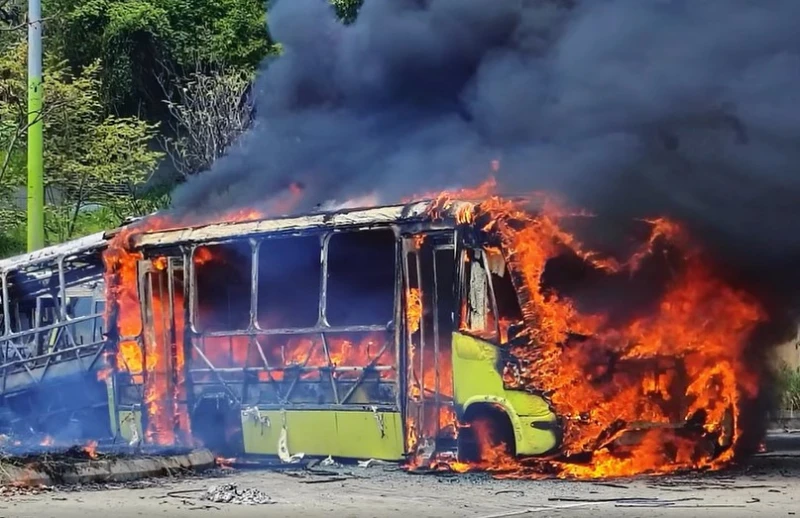 Se quemó bus de Metrolínea que no había sido afectado en anterior incendio en Girón