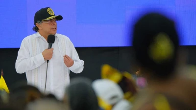 Petro ordena que el Presupuesto General se proyecte hasta el año 2027