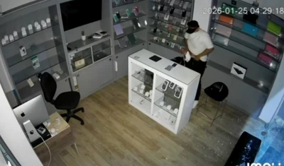 Video: Rompían vidrios y saqueaban locales de tecnología, en Santander