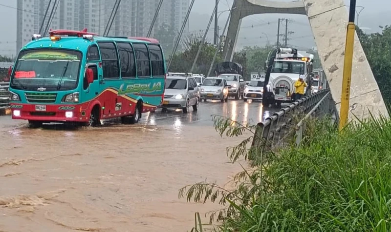 Fuertes lluvias desatan caos y emergencias en Bucaramanga y Santander este lunes