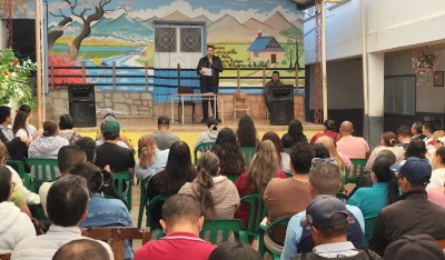 Decretan aumento salarial del 7 % para docentes públicos: dos puntos más alto que la inflación