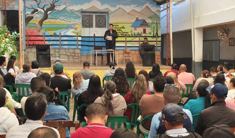 Decretan aumento salarial del 7 % para docentes públicos: dos puntos más alto que la inflación