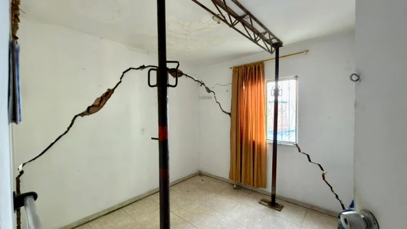 Se abren gigantescas grietas en viviendas del barrio Kennedy al norte de Bucaramanga