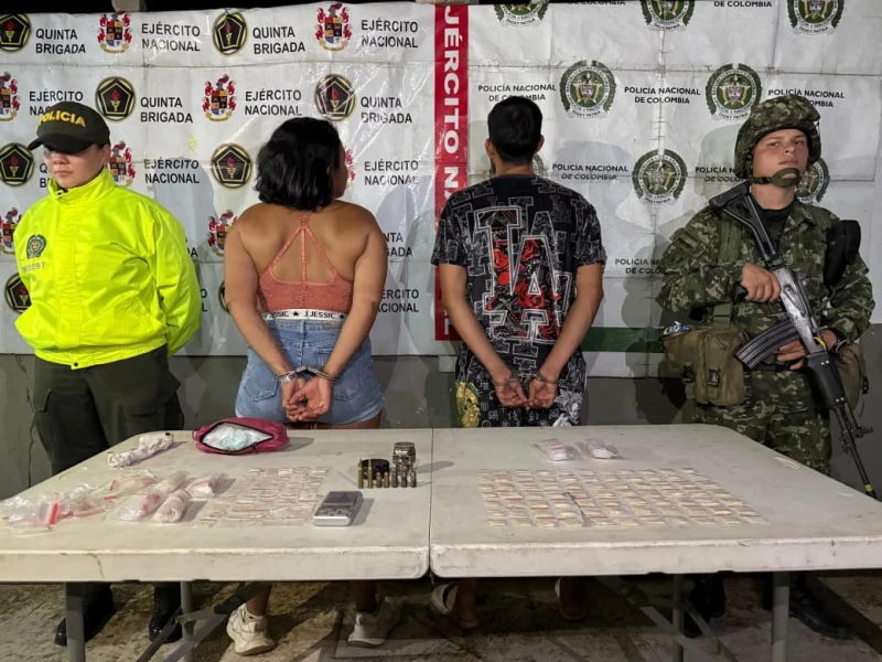 Los atraparon con munición de fusil y narcóticos, en Santander