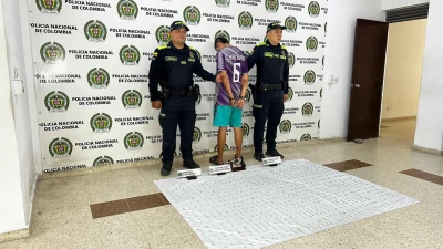 Dos jóvenes, uno menor de edad, fueron arrestados con drogas y un arma en Floridablanca