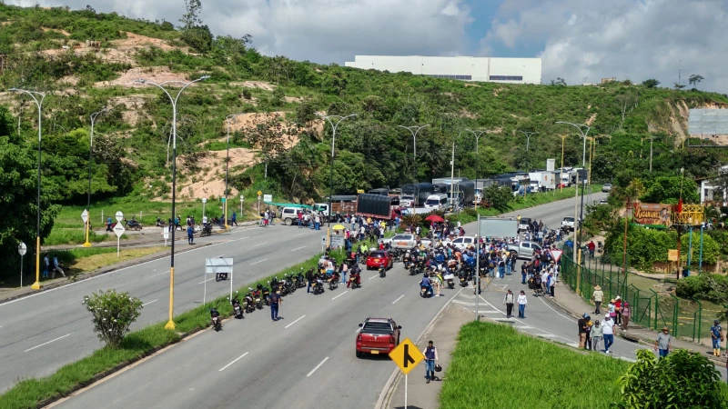 Protestas desatan caos en Bucaramanga y el área: no hay paso para el Aeropuerto