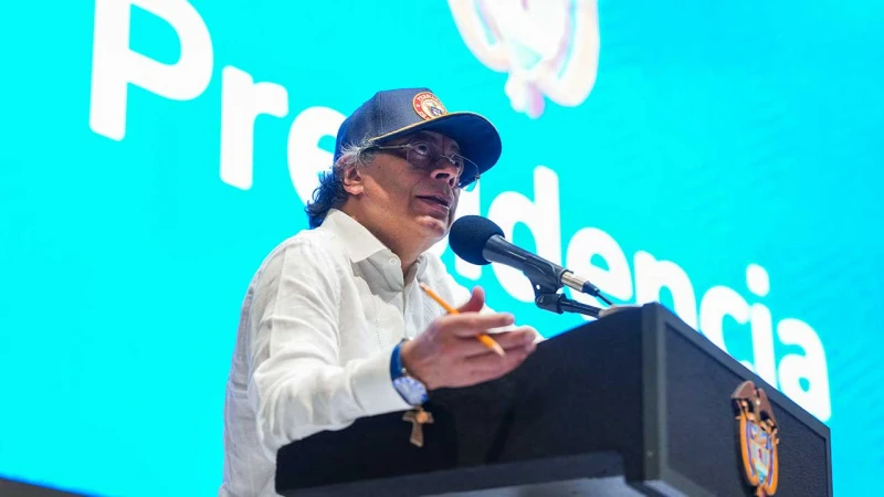 Presidente Petro ordena plan de choque para combatir a mafias del oro