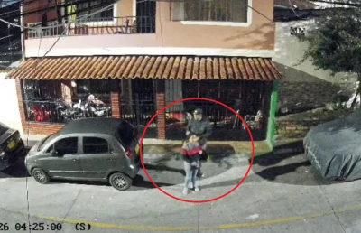 Video: Pareja aprovecha vehículos parqueados en las vías para robarlos en Floridablanca