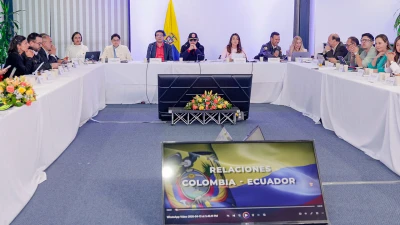 Petro plantea posibilidad de declarar conmoción interior por tensión con Ecuador