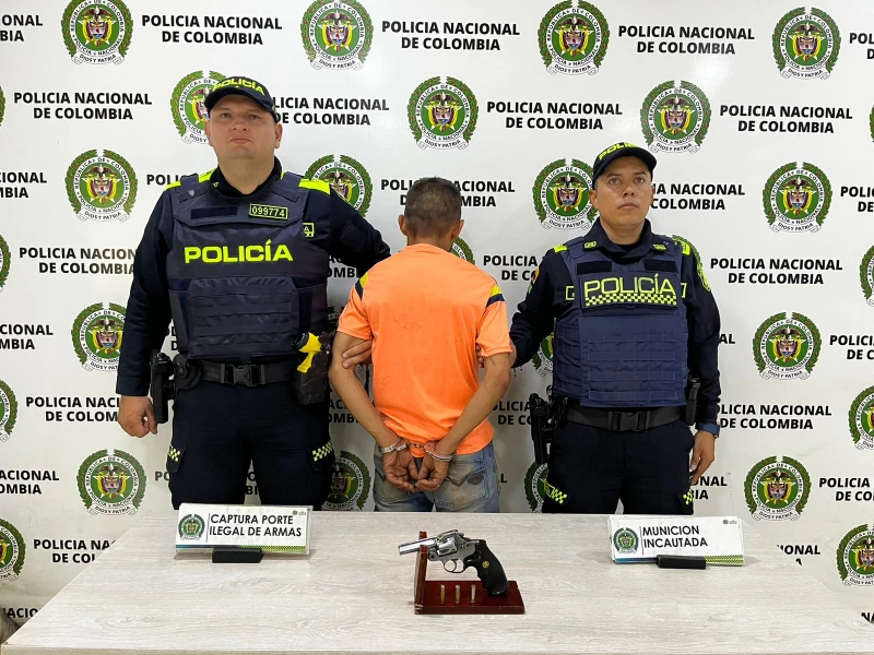 Lo sorprendieron armado en plena vía pública de Floridablanca