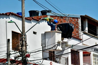 Bucaramanga realiza jornada de 12 horas para recuperar alumbrado en 12 puntos críticos
