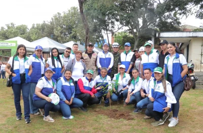 Un pulmón para Bucaramanga: Alcaldía y CDMB siembran mil árboles