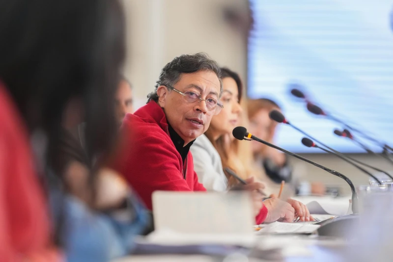 Petro amenazó con subir otra vez el salario mínimo si Banrepública no baja tasas de interés