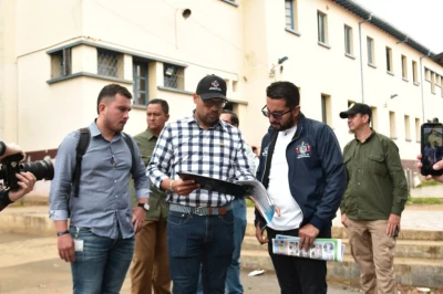 ¿Qué es lo que pasa con las obras del colegio Dámaso Zapata en Bucaramanga?