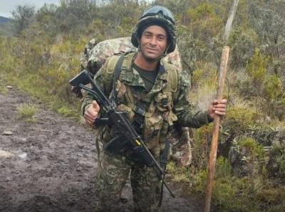 Soldado aprendió inglés patrullando en el monte para poder ingresar a la Escuela de Aviación