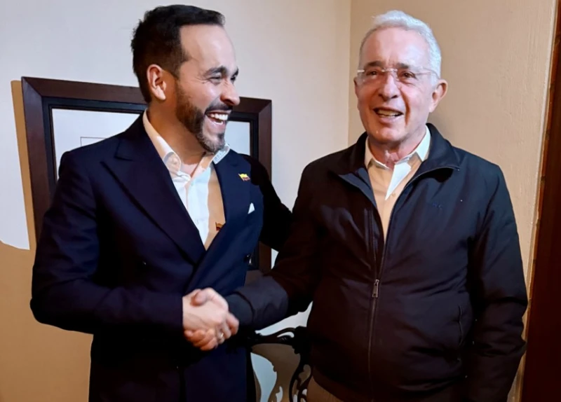 Tensión entre Álvaro Uribe y campaña de Abelardo de la Espriella