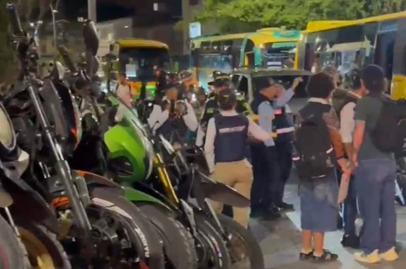 36 motos inmolizadas y 56 comparendos dejaron operativos cerca a la UIS y San Francisco