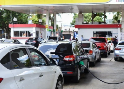 ¡Golpe al bolsillo! Desde este viernes sube $400 el precio de la gasolina