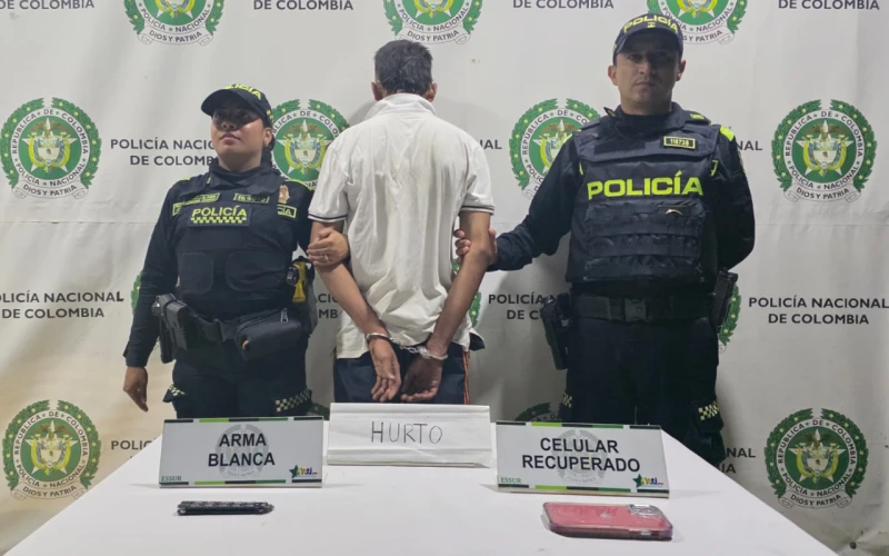 Lo amenazó con navaja para robarle el celular y terminó capturado en Fontana