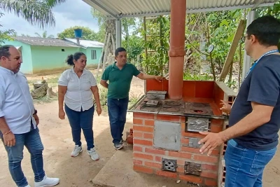 Santander instala 178 estufas ecoeficientes en zonas rurales para reducir humo contaminante