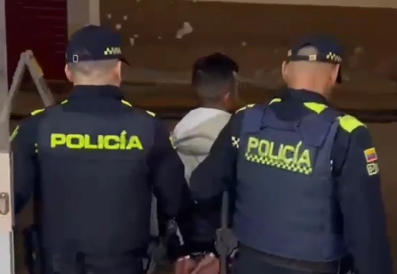 Policía de Bucaramanga captura a extranjero de 29 años tras hurto de celular en el Centro