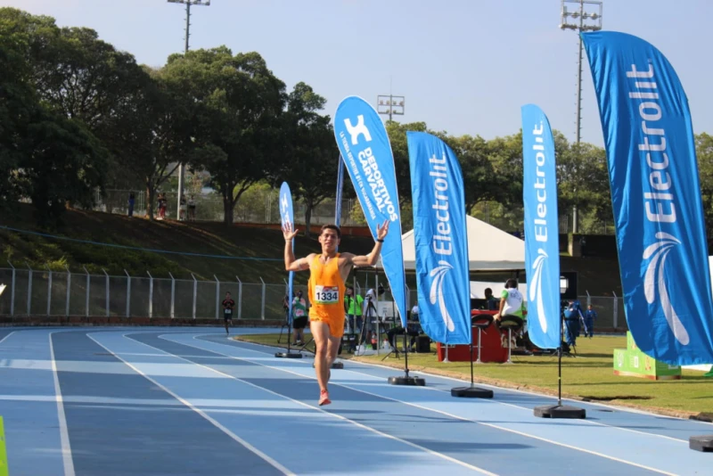 Conozca la historia de Marco Andrés Dueñas, una de las figuras más destacadas del atletismo universitario