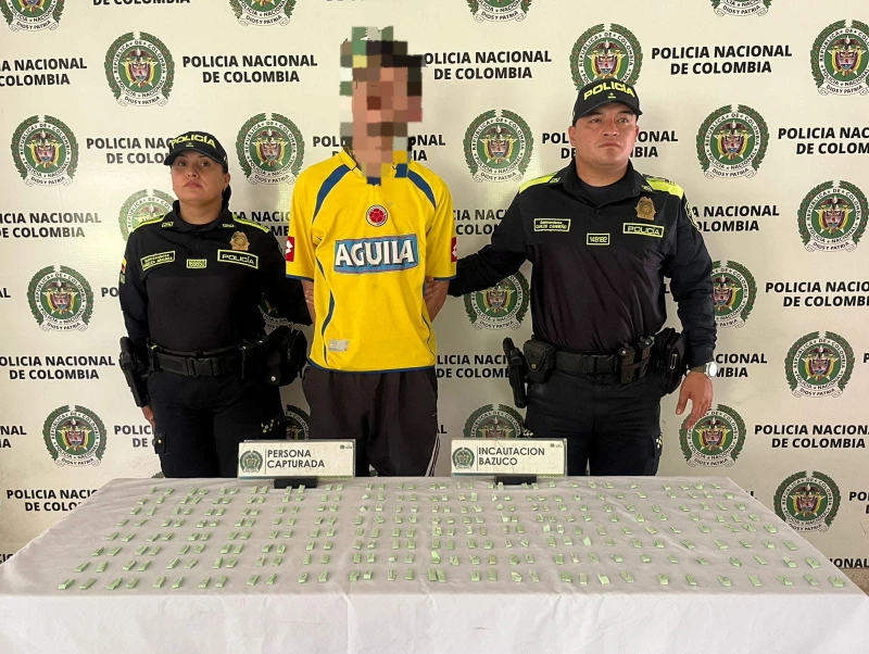 Cae expendedor en La Cumbre: hombre de 23 años es sorprendido con 264 dosis de cocaína en su poder