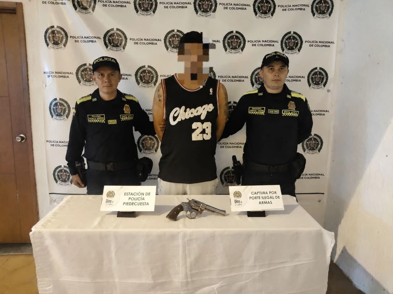 Operativo en el barrio Villa Nueva, Piedecuesta, deja un hombre de 33 años detenido por porte ilegal de armas