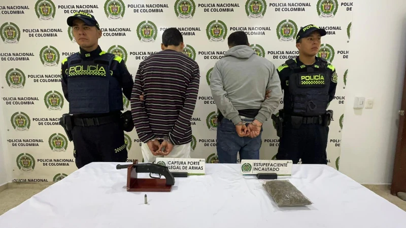 Capturan a dos hombres armados con droga en Floridablanca: uno tenía 'domiciliaria'