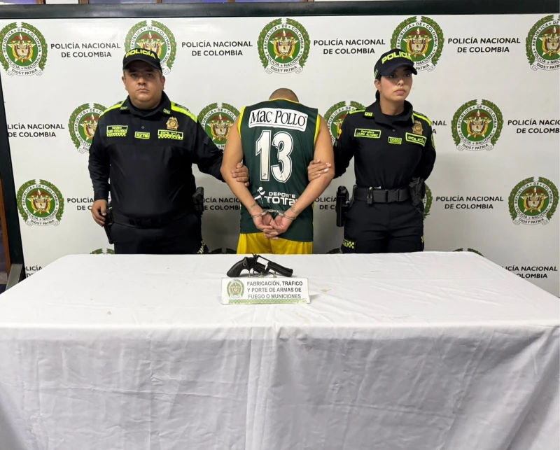 Capturan en Girón a hombre de 31 años con revólver y seis cartuchos durante operativo policial