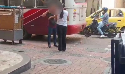 Cuando recibía dinero, cayó mujer señalada de extorsionar a 37 comerciantes en Bucaramanga