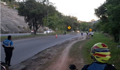 Trágico siniestro vial dejó a una mujer muerta en la autopista