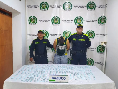 Capturan a joven de 22 años en Bucaramanga con 450 dosis de bazuco listas para su distribución en entornos escolares y parques del norte de la ciudad