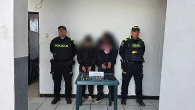Pareja se dedicaba a abrir carros y robarle los computadores en Santander