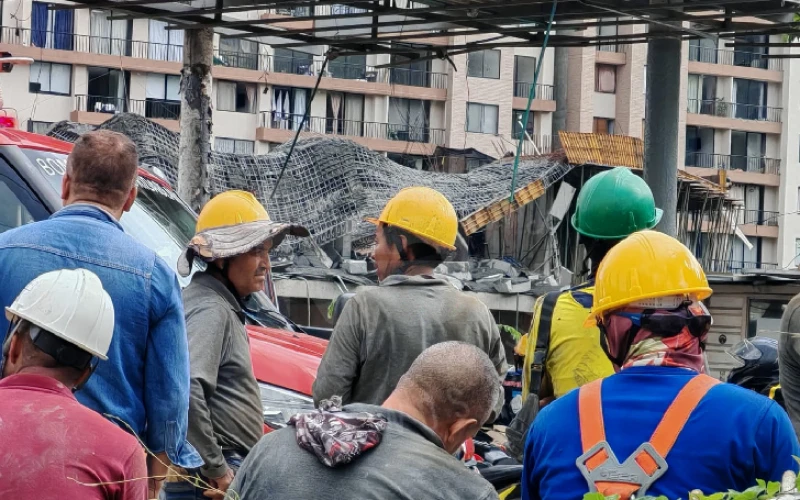 Cinco heridos, dos de ellos de gravedad, dejó colapso de edificación en Floridablanca