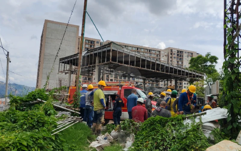 Cinco heridos, dos de ellos de gravedad, dejó colapso de edificación en Floridablanca