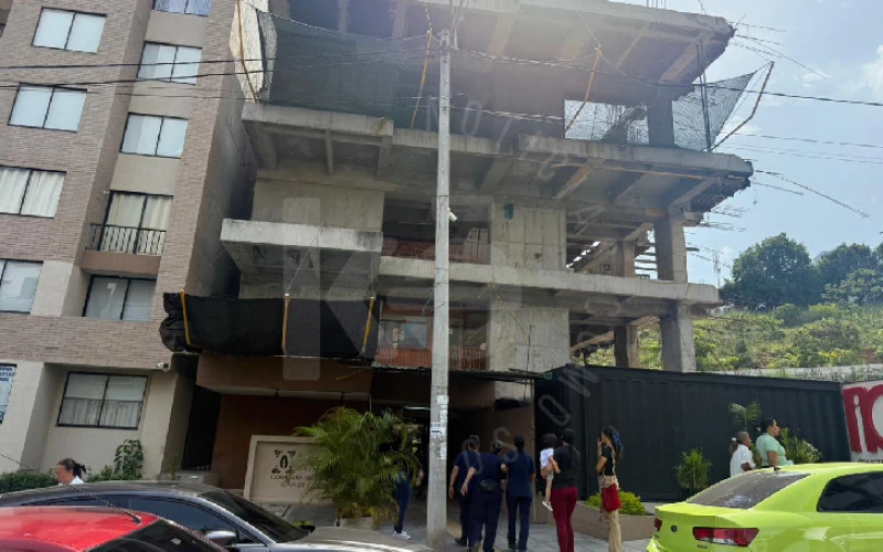 Cinco heridos, dos de ellos de gravedad, dejó colapso de edificación en Floridablanca