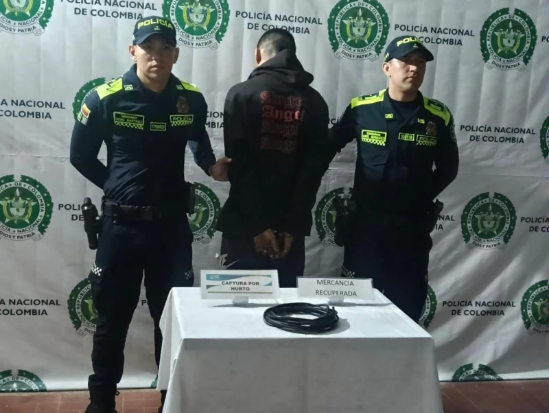 Lo sorprendieron robándose los cables de los semáforos en Floridablanca