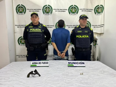 Lo delató su actitud: lo requisaron y le encontraron un revólver con munición en Betania 8, Bucaramanga