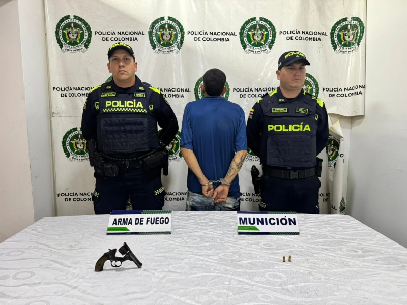 Lo delató su actitud: lo requisaron y le encontraron un revólver con munición en Betania 8, Bucaramanga