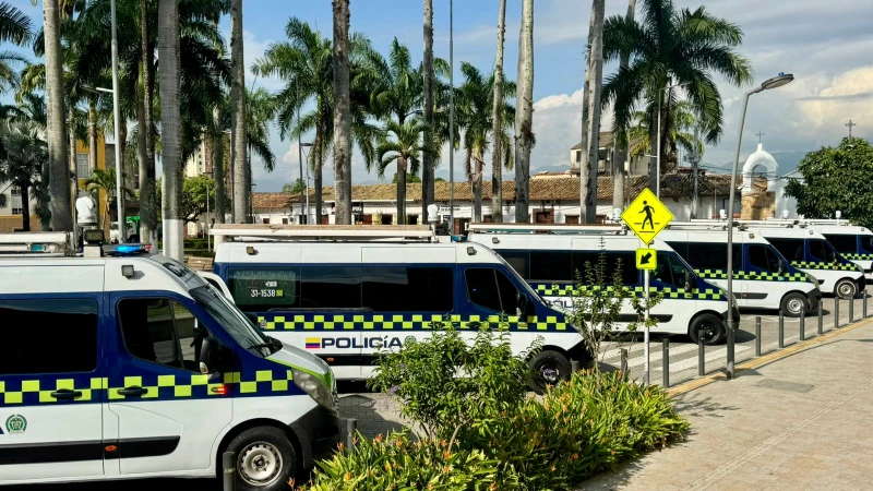Bucaramanga recibió nueve CAI móviles para reforzar la seguridad