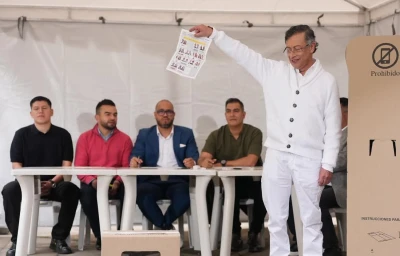 Gustavo Petro votó y mostró públicamente su elección durante la jornada electoral