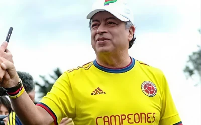 Las veces que Petro usó la camiseta de la Selección Colombia en su campaña presidencial