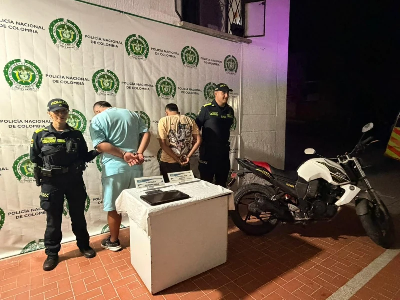 No llegaron lejos: capturan a dos hombres tras robo a vehículo en Cañaveral, Floridablanca