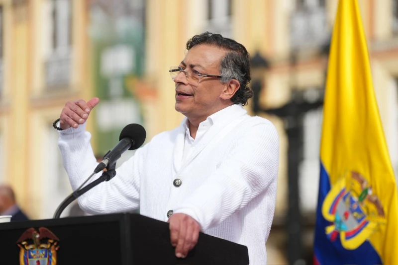 Petro entregó las pruebas del supuesto fraude durante las elecciones presidenciales