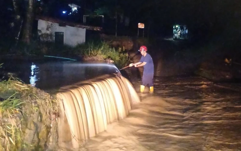 Caos en Barichara por fuerte tormenta: descargas eléctricas, accidentes y derrumbes