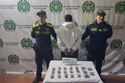 Cayó en Floridablanca un joven de 18 años con 20 dosis de marihuana listas para la venta