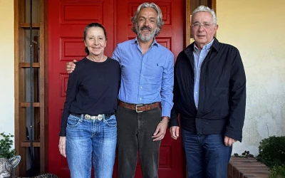 Juan Daniel Oviedo se reunió con el expresidente Álvaro Uribe en su casa