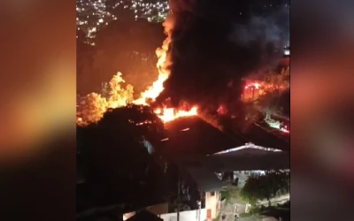 Incendio en fábrica de colchones habría dejado pérdidas por más de 2 mil millones, en Bucaramanga