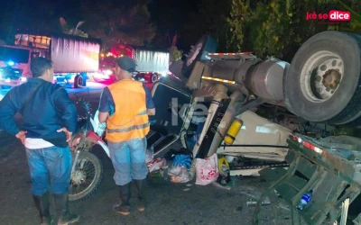 Conductor bumangués murió tras volcamiento de tractocamión cargado con carbón en la vía a San Alberto